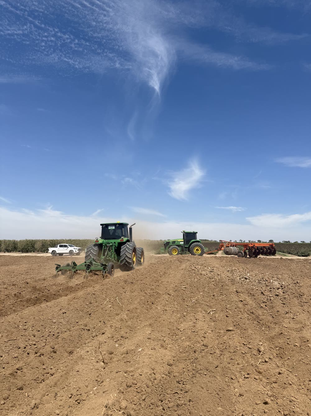 Subsolador com trator John Deere 7M230